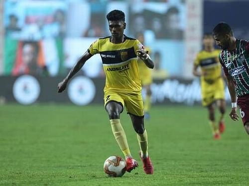 Liston Colaco playing against ATK Mohun Bagan FC in the ISL.