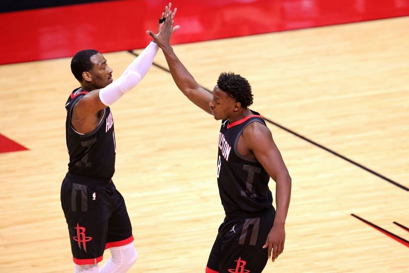 John Wall #1 high fives Jae&#039;Sean Tate #8 