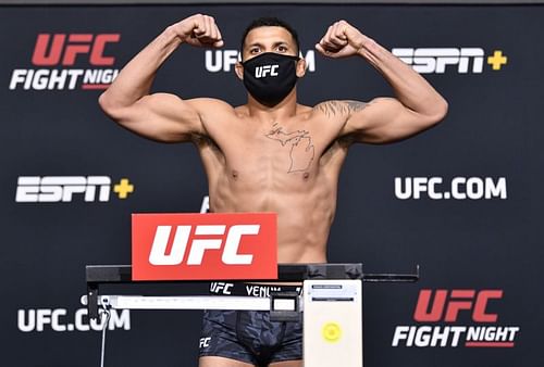 UFC Fight Night Whittaker v Gastelum: Weigh-Ins