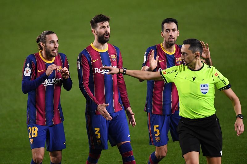 Who is Jesús Gil Manzano, the referee for Barcelona vs Real Madrid