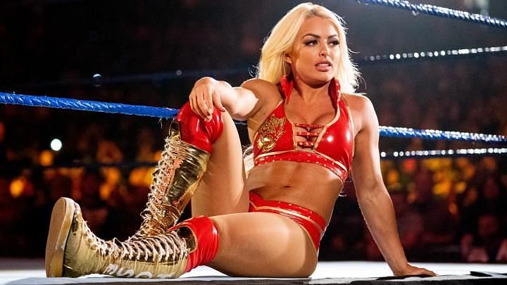 Mandy Rose slipped on the entrance ramp while making her way to the ring