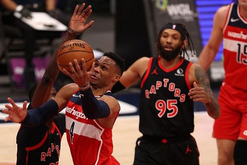 Russell Westbrook (#4) shoots the ball against the Toronto Raptors.