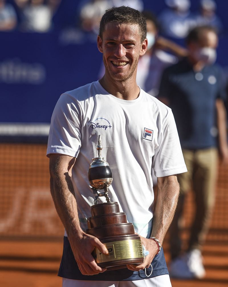 Diego Schwartzman with the 2021 Argentina Open trophy