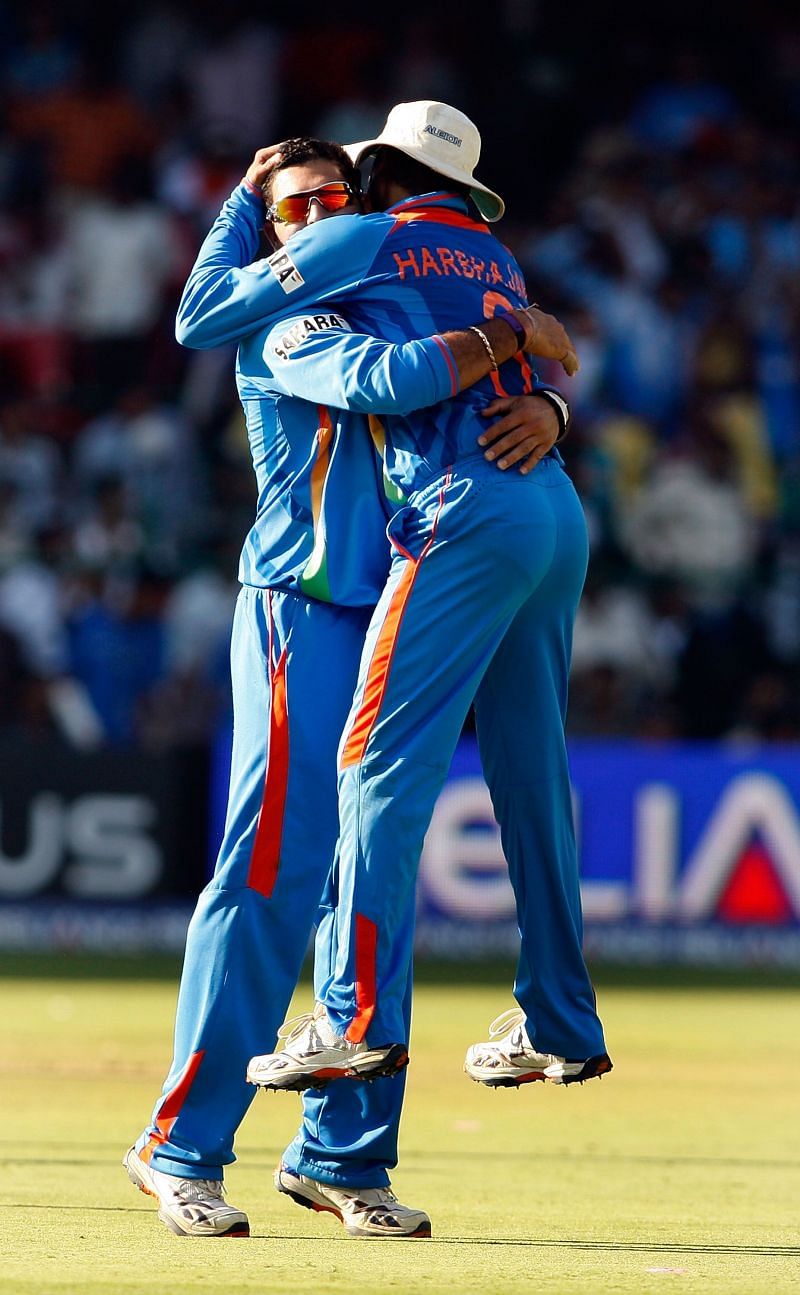 युवराज सिंह ने अपना सर्वश्रेष्ठ प्रदर्शन करते हुए 31 रन देकर 5 विकेट लिए
