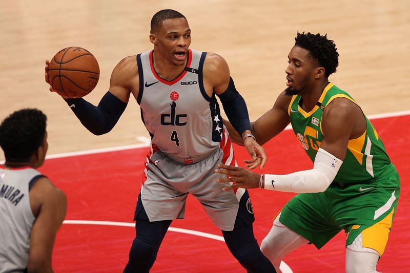 Russell Westbrook (#4)looks to pass in front of Donovan Mitchell.