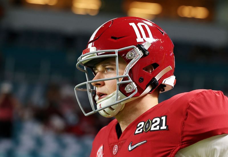 Alabama quarterback Mac Jones weighs in on NFL or playing 1 more year for  Nick Saban - ABC News