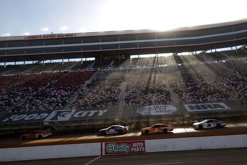 NASCAR Cup Series Food City Dirt Race