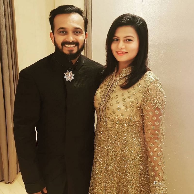 Kedar Jadhav with wife Snehal Jadhav