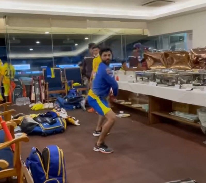 Ravindra Jadeja imitates Eoin Morgan&#039;s batting stance in the CSK dressing room. (PC: Twitter)