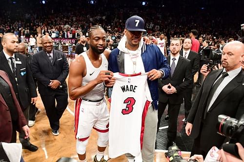 Dwyane Wade gives his final jersey to friend Carmelo Anthony.