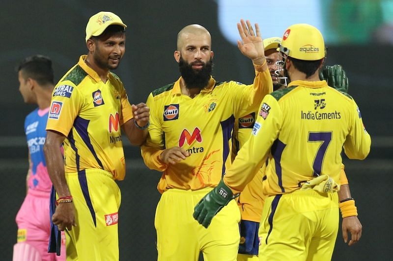 Moeen Ali celebrates a wicket with teammates. Pic: IPLT20.COM