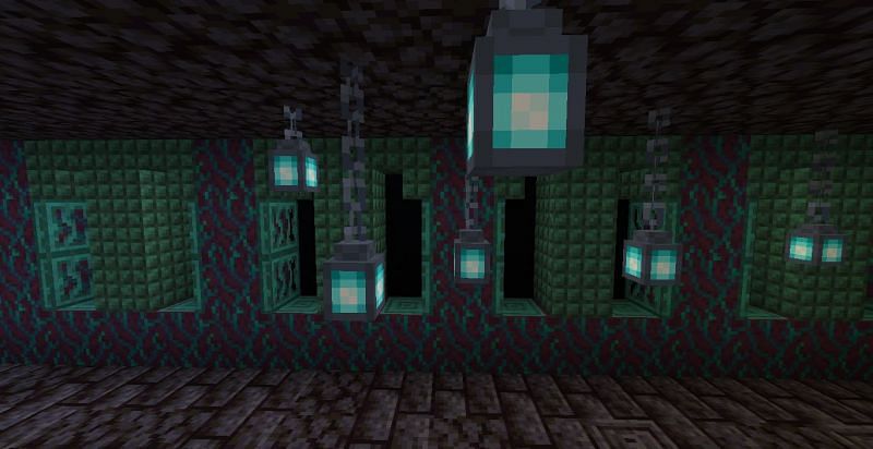 Hanging lanterns on chain (Image via Minecraft)