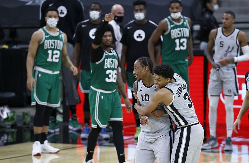 San Antonio Spurs celebrate after hitting the game-winner against Boston