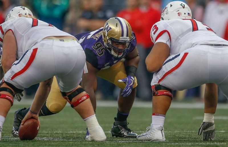 Washington defensive tackle Levi Onwuzurike lines up against Fresno State.