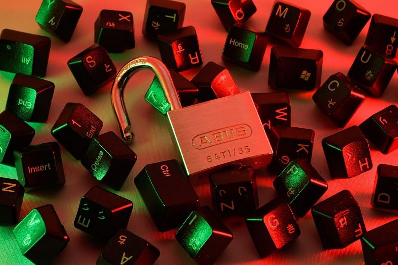 Hackers can use CS:GO&#039;s security flaw to inject malware. (Photo by FLY:D on Unsplash)