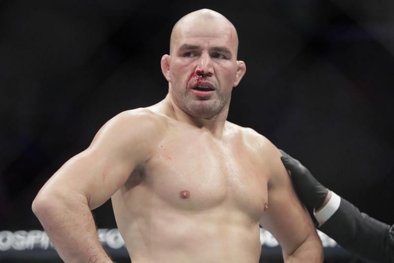 Glover Teixeira bleeding from his nose