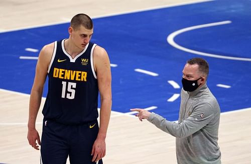 Head coach Mike Malone and Nikola Jokic #15.