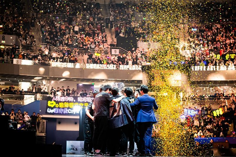 RNG celebrating their win (Image via LPL)