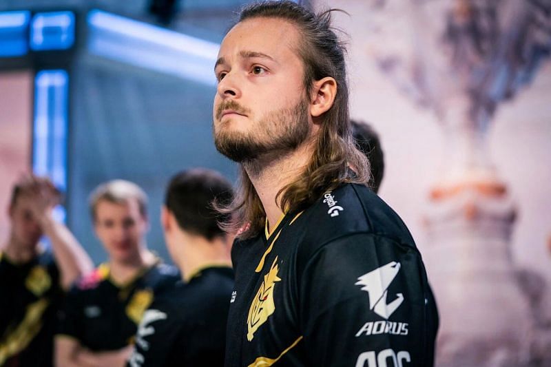 Former G2 and current Astralis support promisq curses Viperio coach telling him to get cancer (Image via League of Legends European Championship)