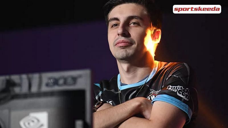 Shroud comes in support of bottom fraggers. (Image via Sportskeeda)