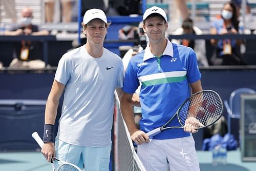 Jannik Sinner (L) and Hubert Hurkacz ahead of the Miami Open 2021 men's singles final