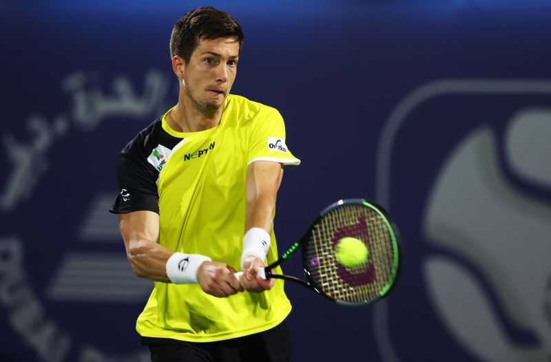 Aljaz Bedene hits a backhand