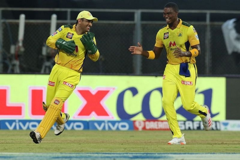 MS Dhoni and Lungi Ngidi