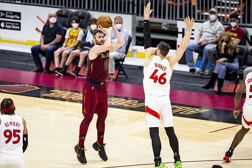 Kevin Love shoots a three for Cleveland Cavaliers.