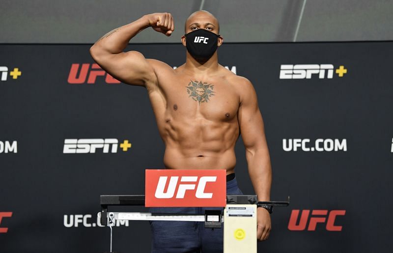 UFC Fight Night Rozenstruik v Gane: Weigh-Ins