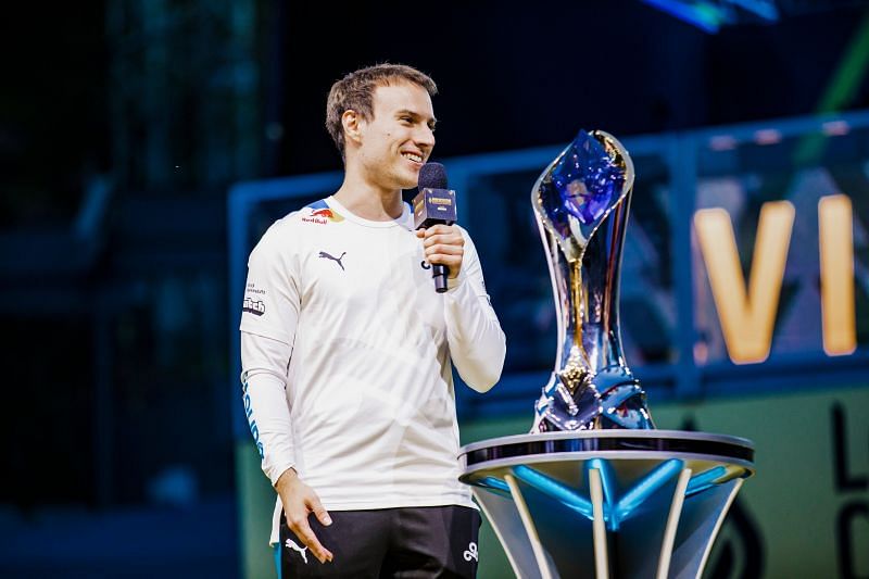 Perkz with the LCS trophy (Image via LCS)