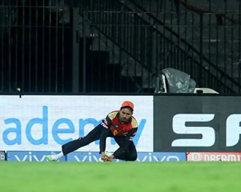 Manish Pandey takes a stunning catch to dismiss KKR&#039;s Andre Russell | Image: IPLT20