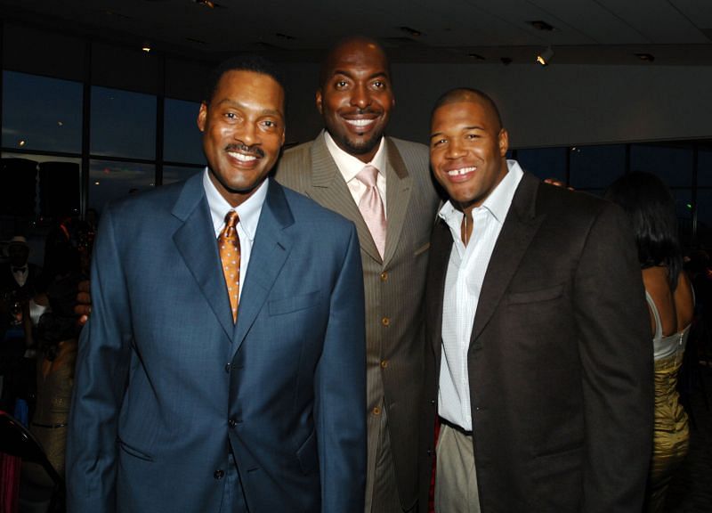 NBA basketball legends (L-R) Junior Bridgeman and John Salley pose with Michael Strahan of the NFL&#039;s New York Giants in 2007.