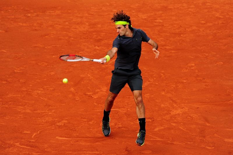 Roger Federer hits a forehand at Roland Garros 2012
