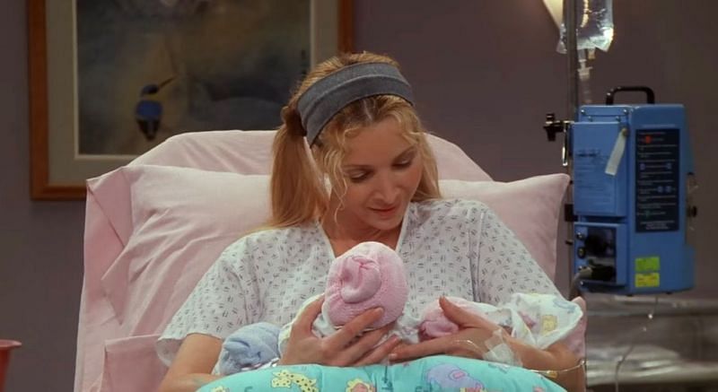 Lisa Kudrow pregnant on Friends (Image via YouTube)