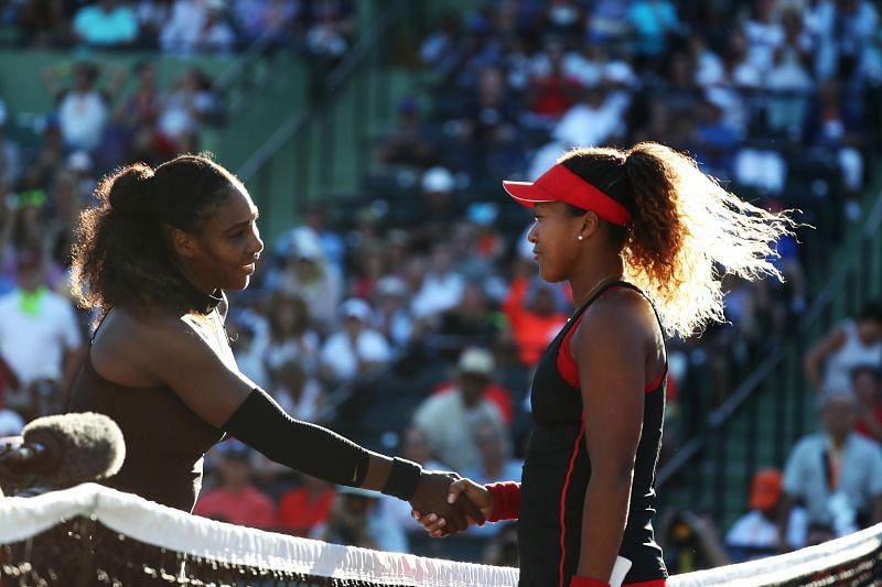 Serena Willaims (L) and Naomi Osaka