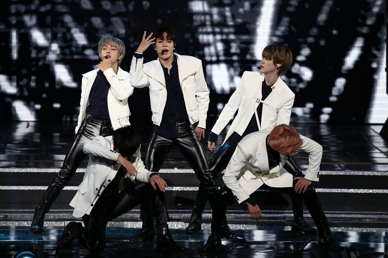 Members of NCT Dream perform at the 9th Gaon Chart K-Pop Awards (Image via Getty)