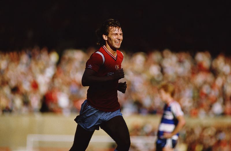 Bryan Robson Manchester United 1985