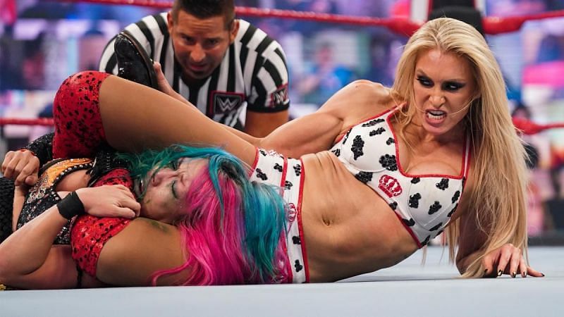 Charlotte Flair vs Asuka on RAW -- the Japanese star got one over her rival