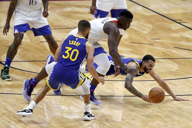 Golden State Warriors guard Kent Bazemore fights for the ball