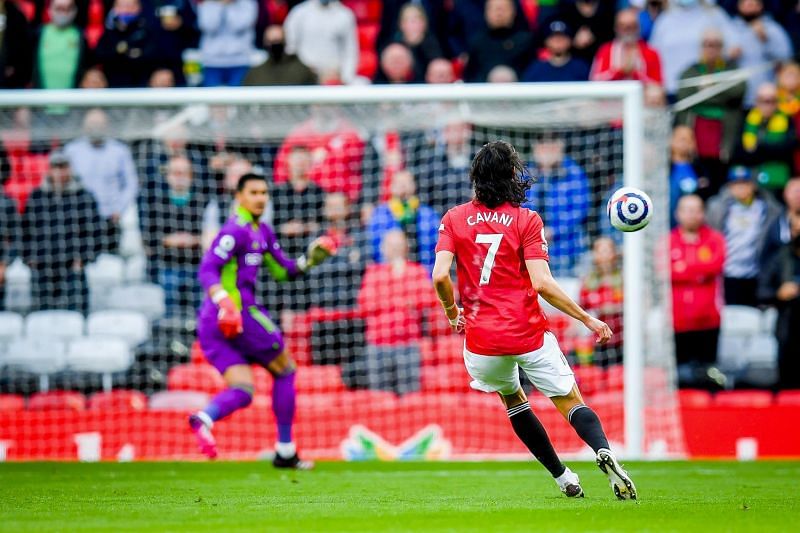 Cavani welcomed Manchester United fans back into the stadium with a peach of a strike!