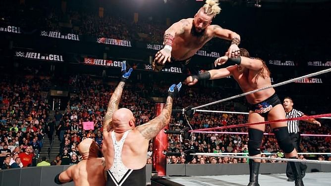 हॉस्पिटल में एडमिट होने के बाद पूर्व WWE सुपरस्टार का बयान सामने आया, गर्दन में पट्टा बांधकर हेल्थ पर दिया अपडेट