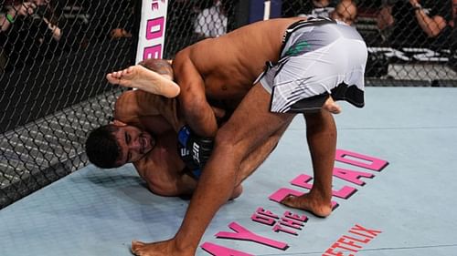 The armbar from Andre Muniz that snapped Jacare Souza's arm at UFC 262