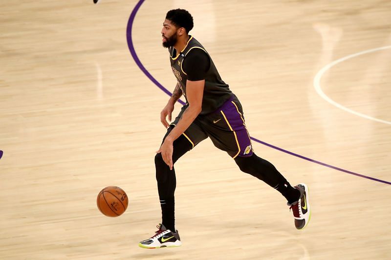 Anthony Davis (#3) of the LA Lakers