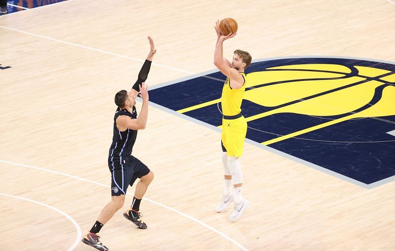 Domantas Sabonis with the Indiana Pacers (shooting the ball)
