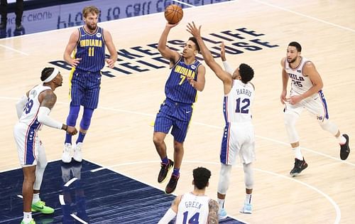 Malcolm Brogdon #7 of the Indiana Pacers shoots the ball against the Philadelphia 76ers.