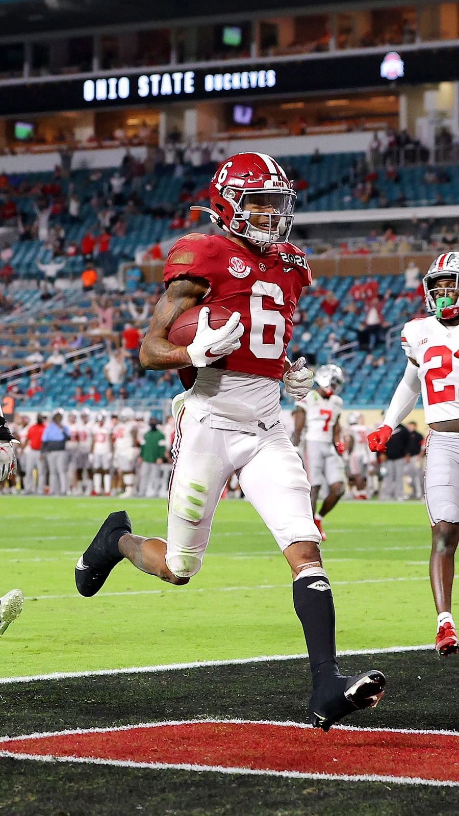 Philadelphia Eagles select WR DeVonta Smith with 10th pick in first round  of NFL Draft