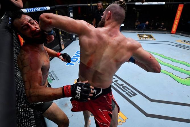 Watch: Jiri Prochazka finishes Dominick Reyes with an absolutely brutal spinning elbow at UFC Vegas 25