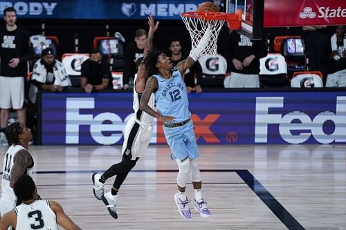 Ja Morant (#12) shoots ahead of Dejounte Murray (#5).