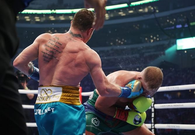 What is a quadripod fracture that Billy Joe Saunders suffered during his fight with Canelo Alvarez?