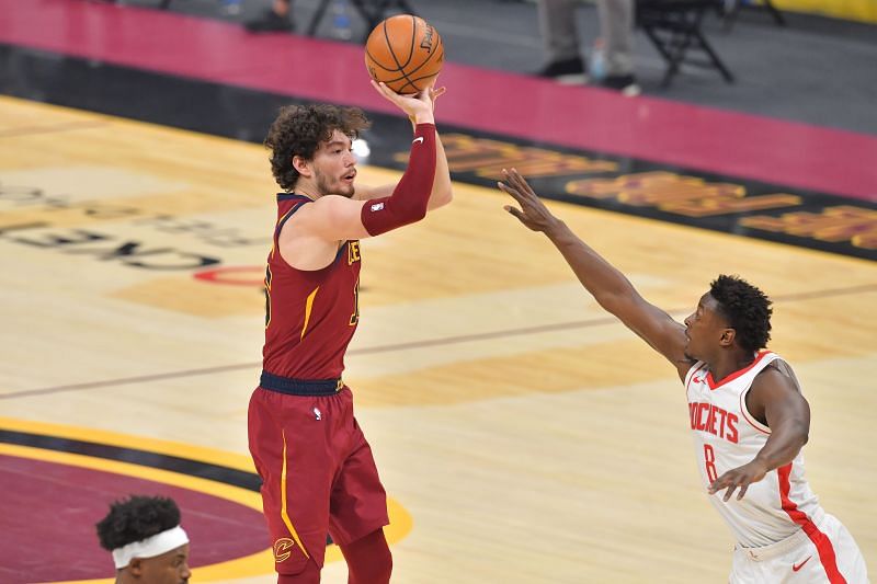 Cedi Osman #16 shoots over Jae'Sean Tate #8